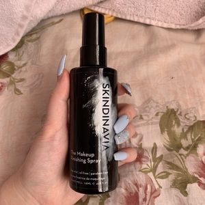SOLD Skindinavia The Makeup Finishing Spray Urban Decay